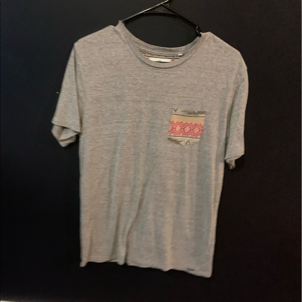 Nice tshirt with pattern pocket